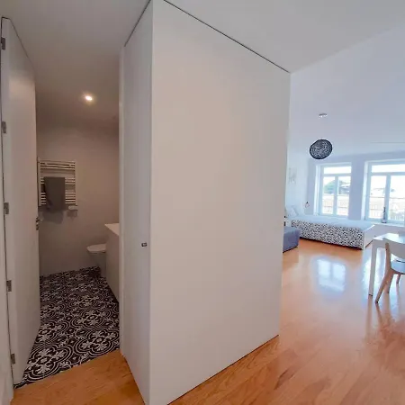 Cedofeita Studio, By Flat In *