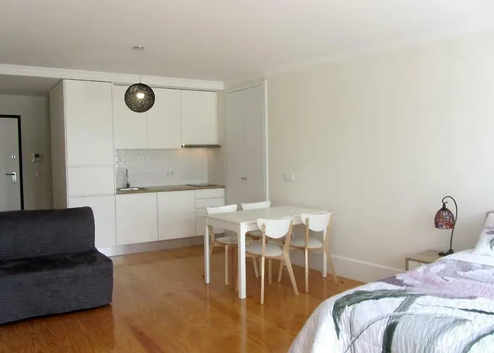 Cedofeita Studio, By Flat In * Oporto