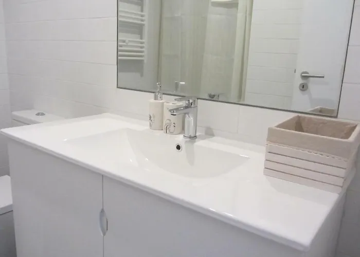 Cedofeita Studio, By Flat In *