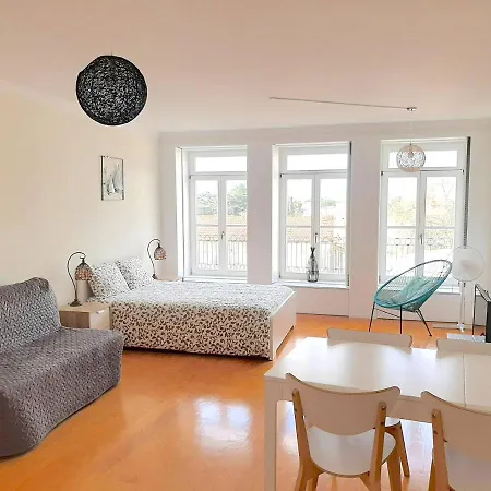 Cedofeita Studio, By Flat In *