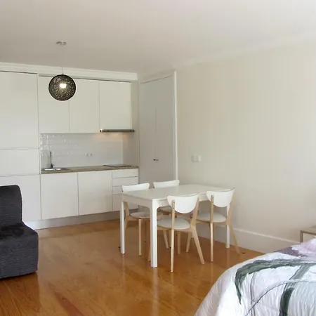 Cedofeita Studio, By Flat In * Porto