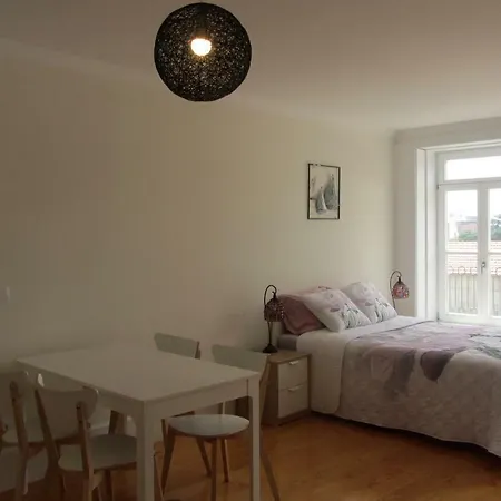 Cedofeita Studio, By Flat In * Porto