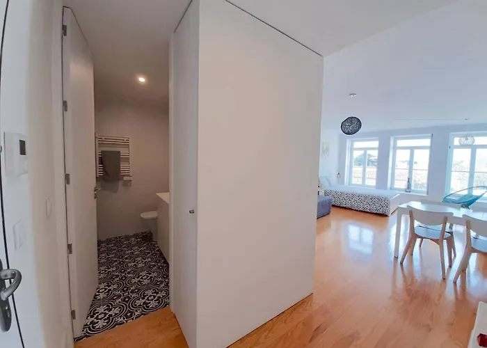 Cedofeita Studio, By Flat In *