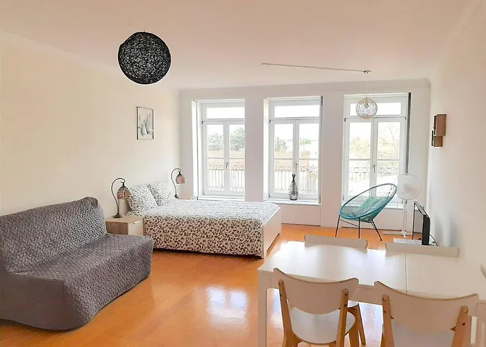 Cedofeita Studio, By Flat In *