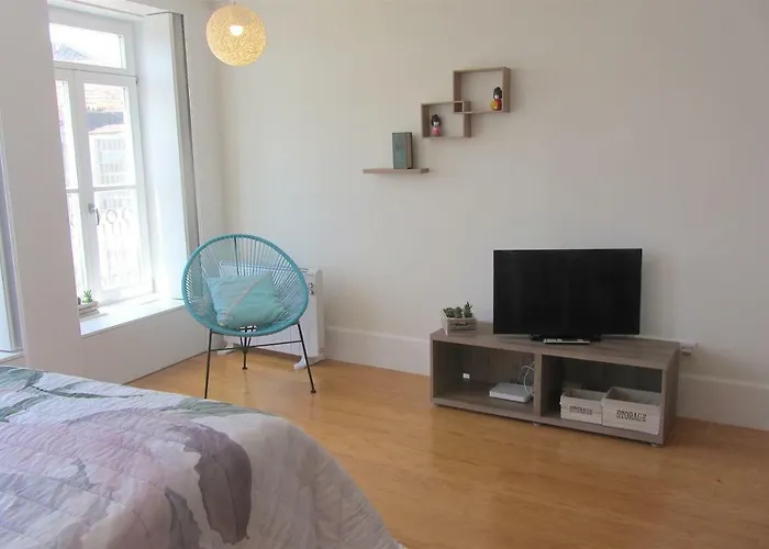 Cedofeita Studio, By Flat In